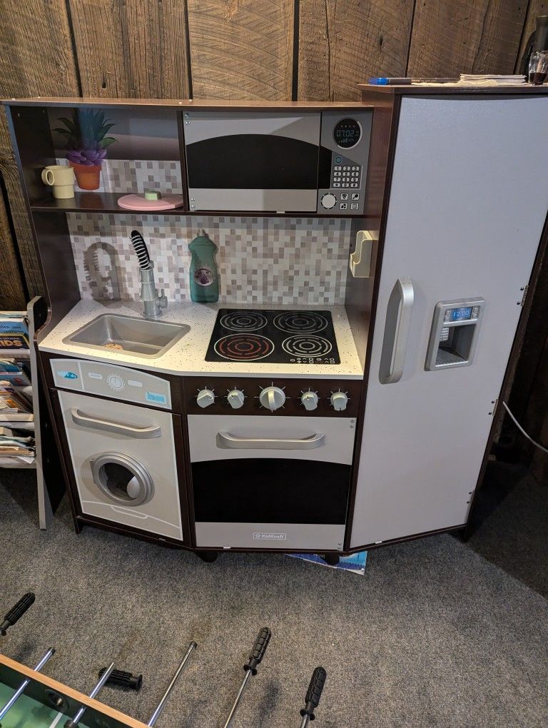 Like New Kitchen Play Set