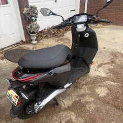 Piaggio 1 All Electric Moped