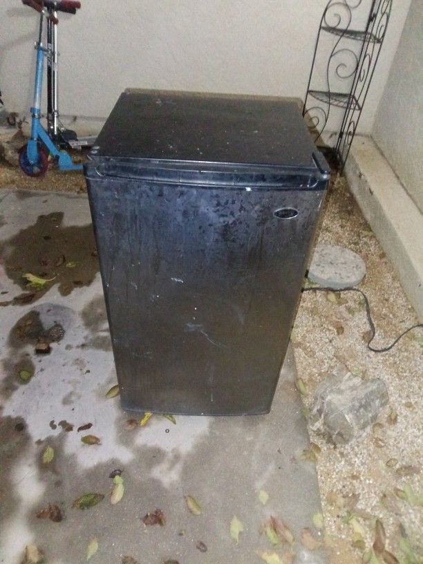 Mini Fridge 