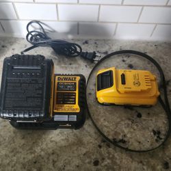 DEWALT 20V 5AH BATTERY& 20V 4AH COMPACT BATTERY CHARGER AND2X BANDSAW BLADES