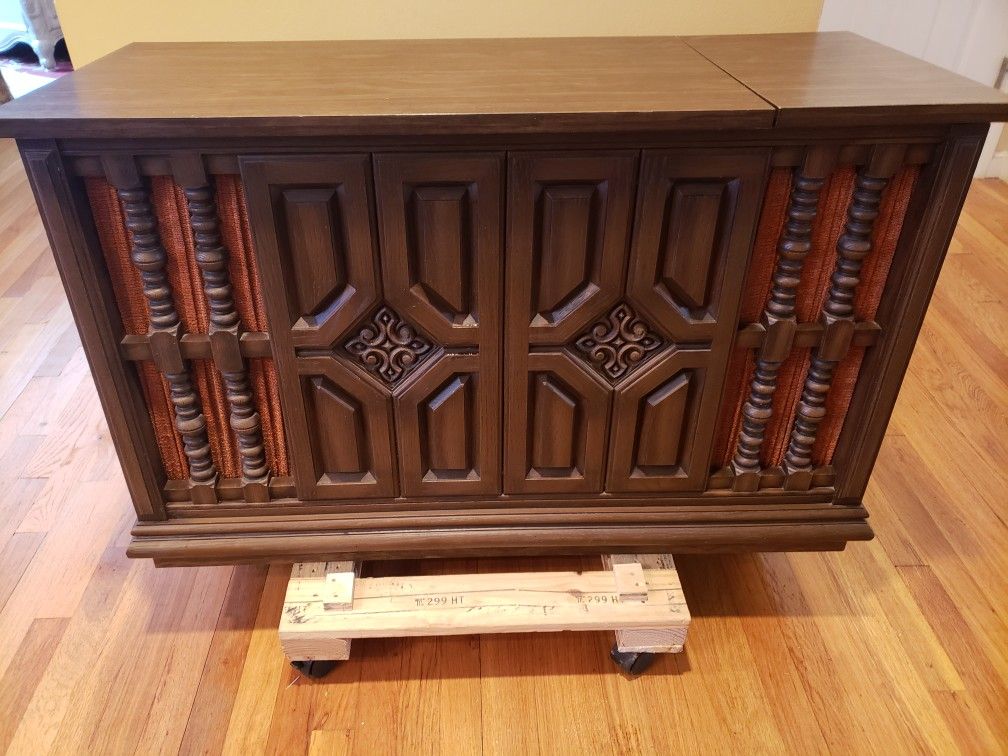 Vintage console entertainment center for Sale in Bloomfield, NJ OfferUp