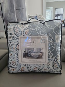 Modern Southern Home Luru Queen Comforter Set