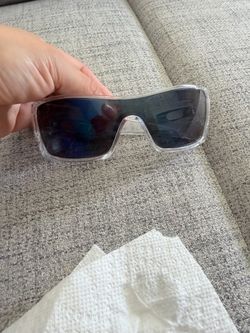 Oakley Batwolf sunglasses/blue Oakley “O” icons.