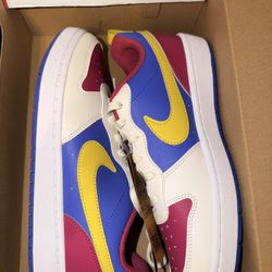 Nikes 5.5 Youth Or Women’s 7 