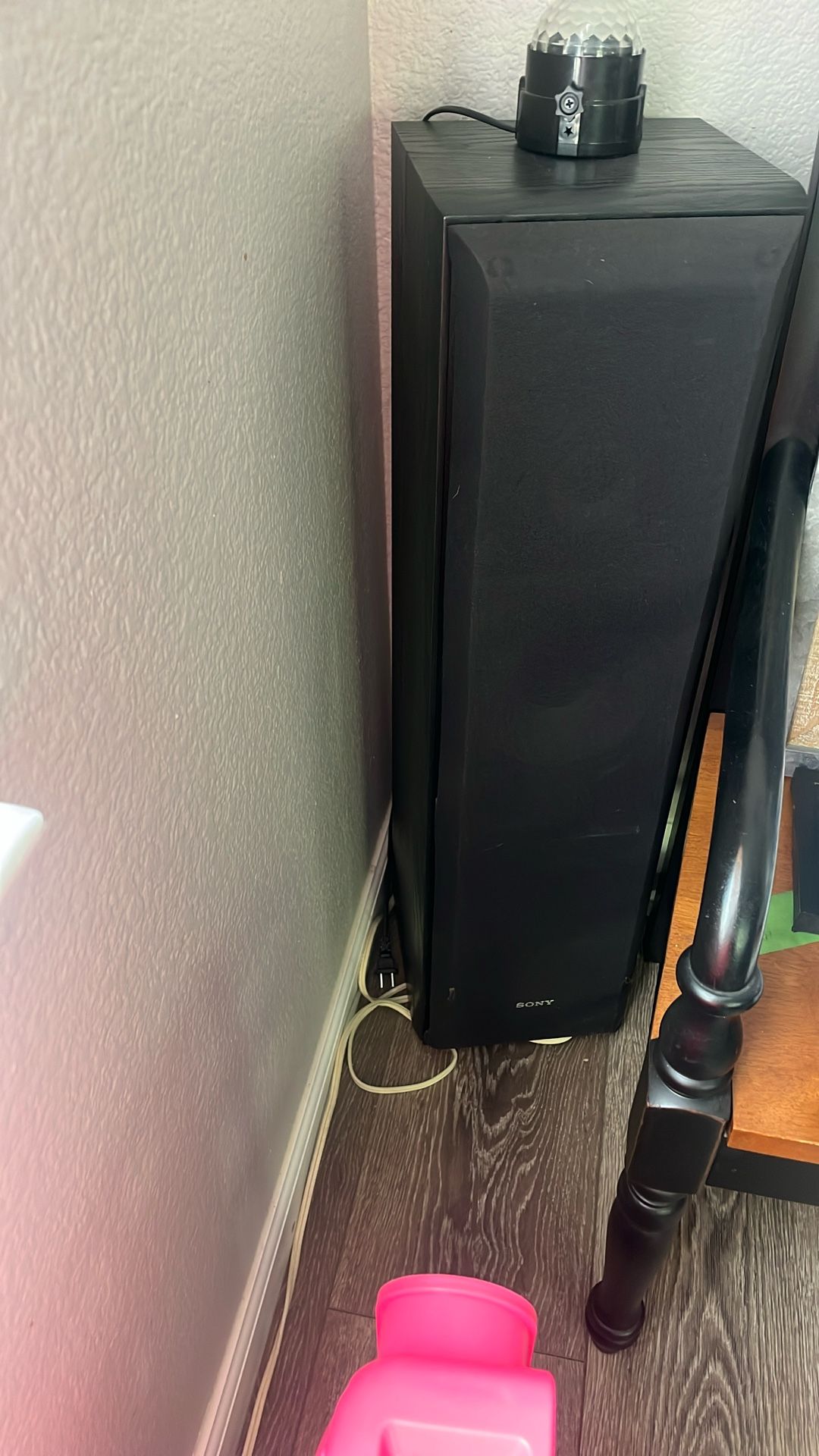 2 Sony Stand Speakers