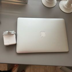 MacBook Air Laptop 13-inch 