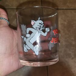 TOM & JERRY CARTOON NETWORK DUO PENOTTI 1996 TURNER FRANCE GLASS CUP 3-1/4" -