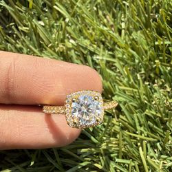 VVS1 1.0ct Moissanite square halo ring