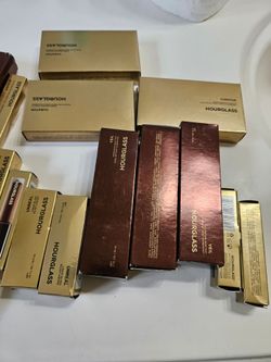 Brand New hourglass make up $6 I have 82 items