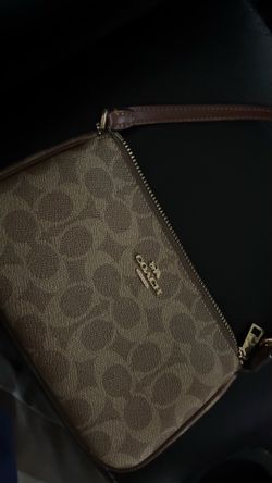coach nolita 19