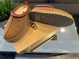 Woman’s Ugg Platform Slippers