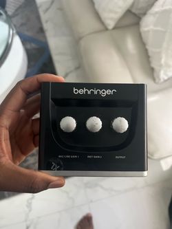 Behringer U-phoria UM2 sound interface