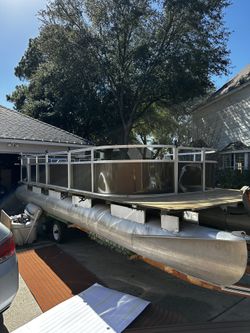 1989 Crest Pontoon 25ft