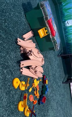 Battat Traxx travel train set