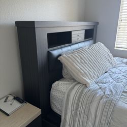 Queen Bedroom Set For Sale