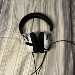 Wire headphones for gaming
