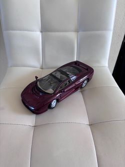 Maisto Jaguar XJ220 1:18 Diecast Model Car – Burgundy