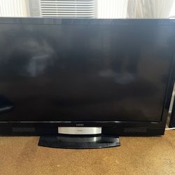 Vizio Flat Screen TV W 39 x H 27
