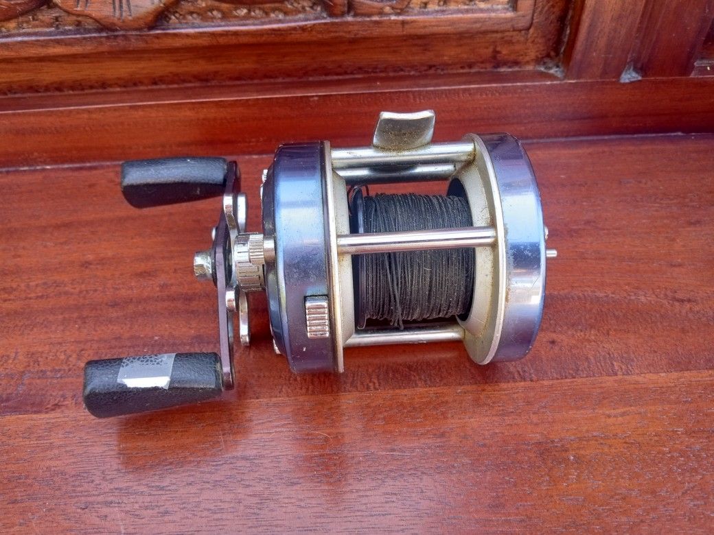 VINTAGE DAIWA MILLIONAIRE 4H REEL