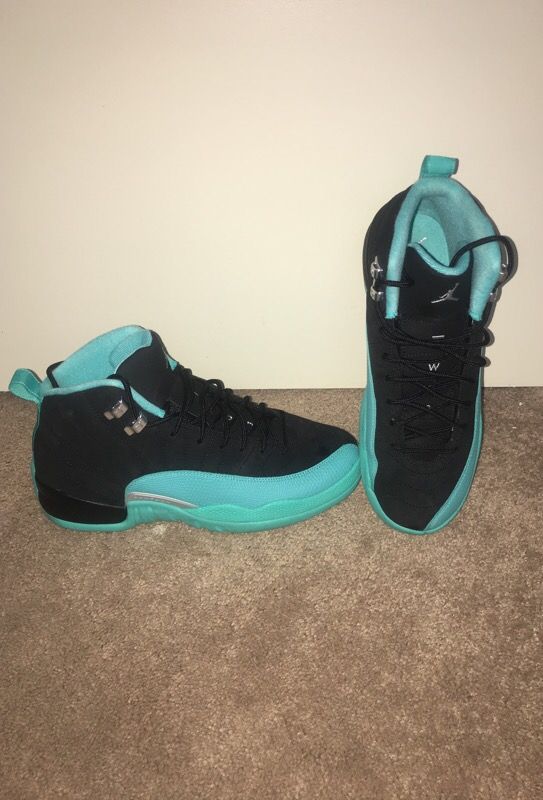 Air Jordan 12 Hyper Jade size 9Y