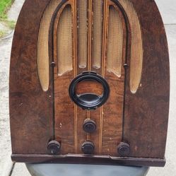 Antique Philco 37-60 Tube Radio 