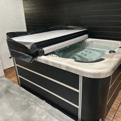 New High End 58 Jet Spa Hot Tub Seats 4