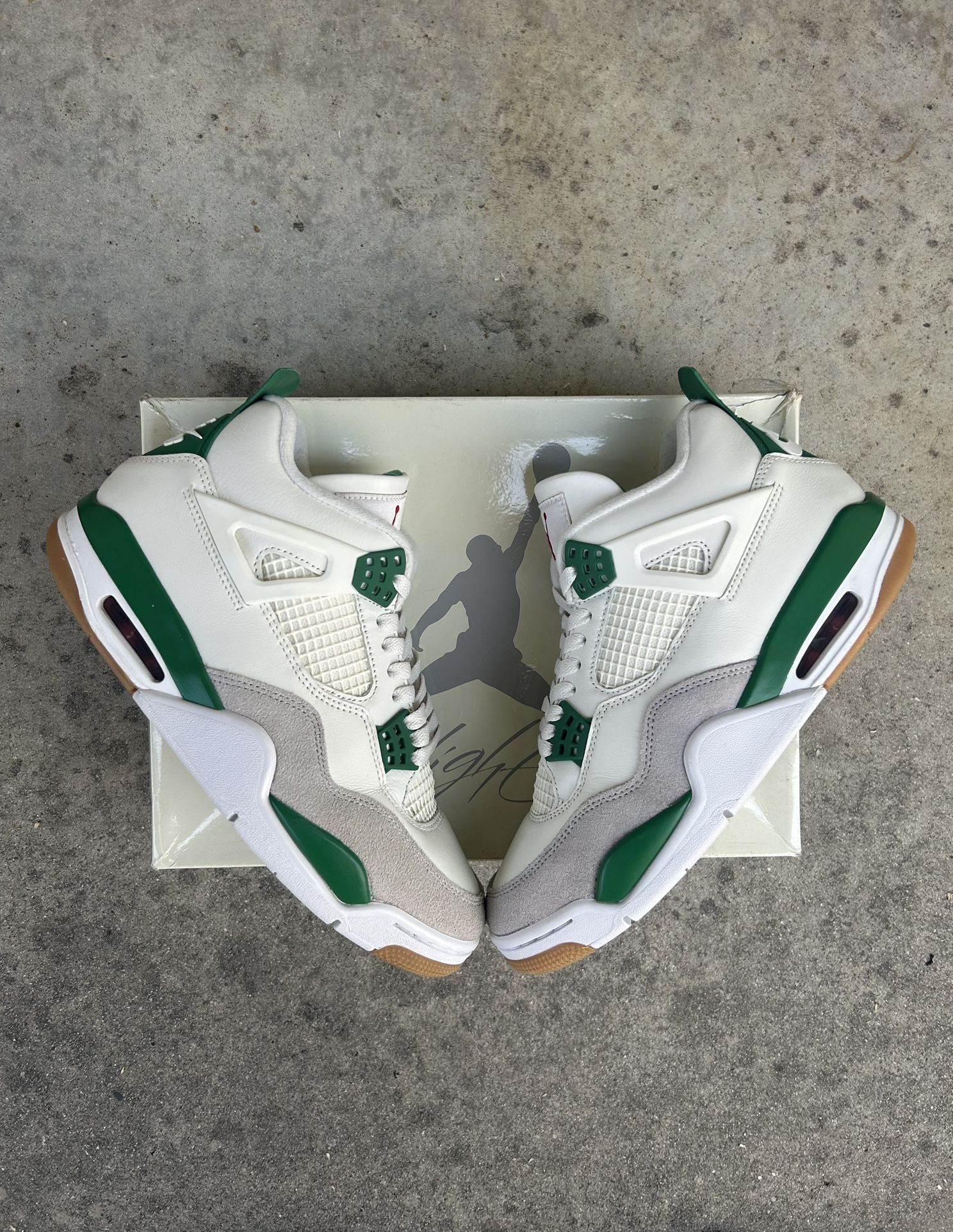 Air Jordan 4 Retro SB “Pine Green”