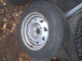 4 studded tires 2 on rims 2 off P205/70R15