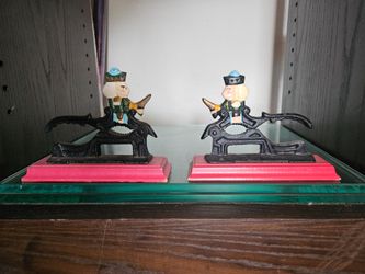 VINTAGR SET OF CAST IRON NUTCRACKER SOLDIER ON WOODEN BASE 7.5"X 5.5"INCHES PRE-OWNED