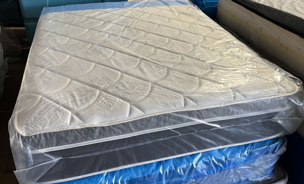 Mattress King size Firm Orthopedic + box spring Gift Totally new 🛏🌟🏠