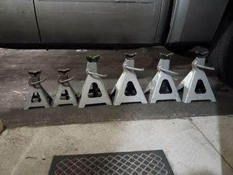 Jack stands
