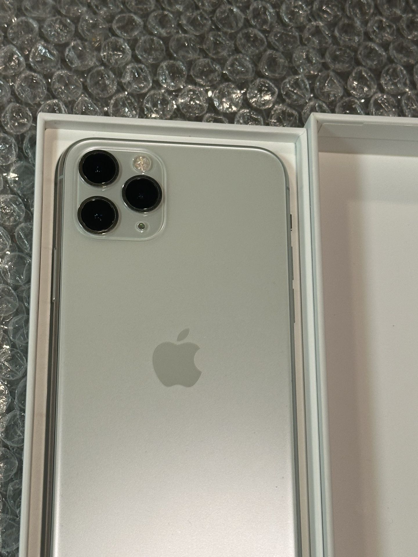 iPhone 11 PRO UNLOCKED Like New