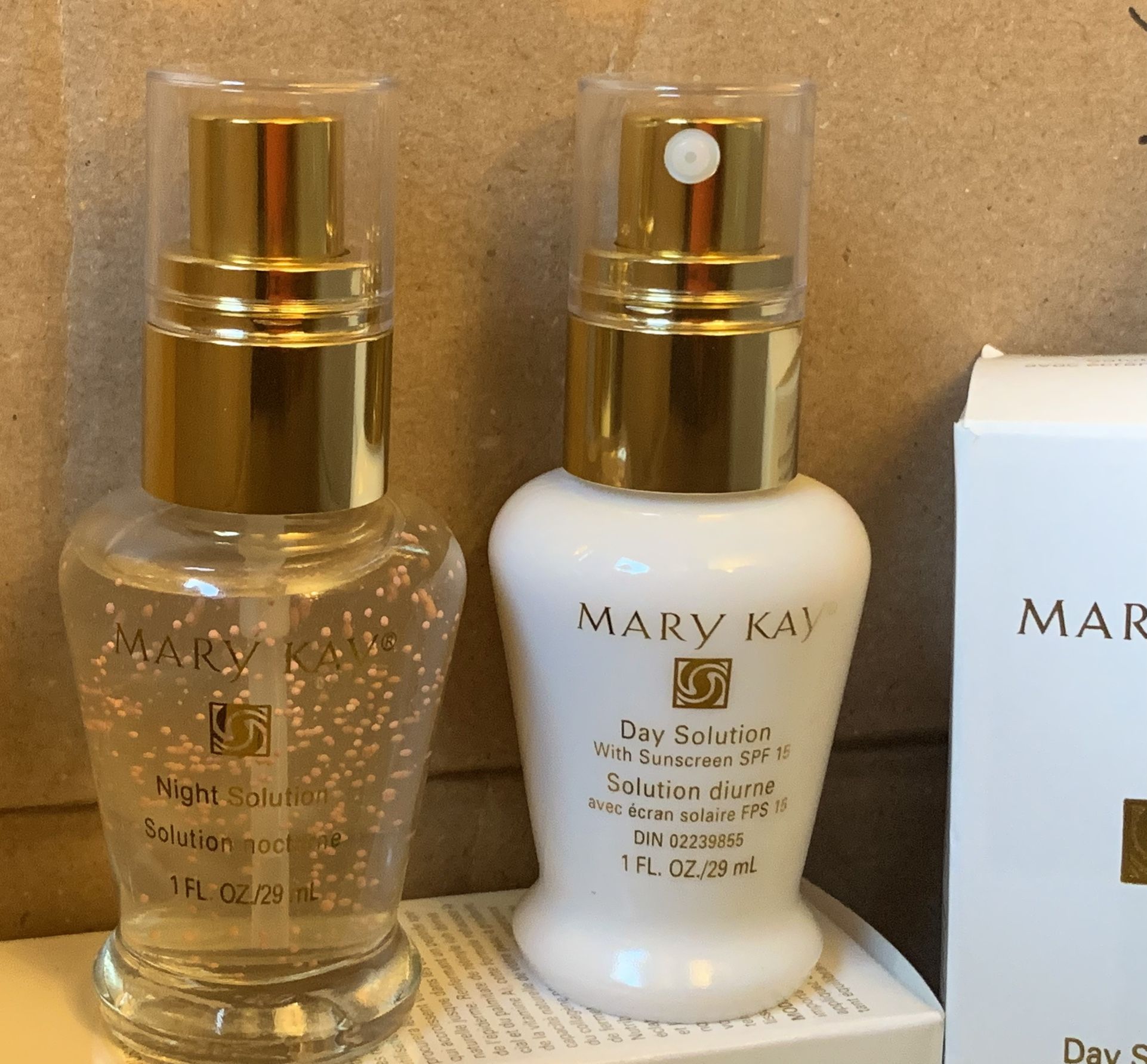 Mary Kay DAY SOLUTION w SUNSCREEN SPF 15 and NIGHT SOLUTION. Retired