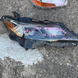 2018-20 Toyota Camry Right Headlight 