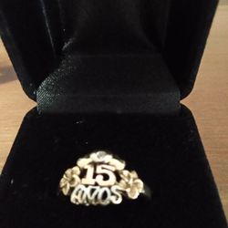 14KT SOLID GOLD QUINCEANERA DIAMOND RING 