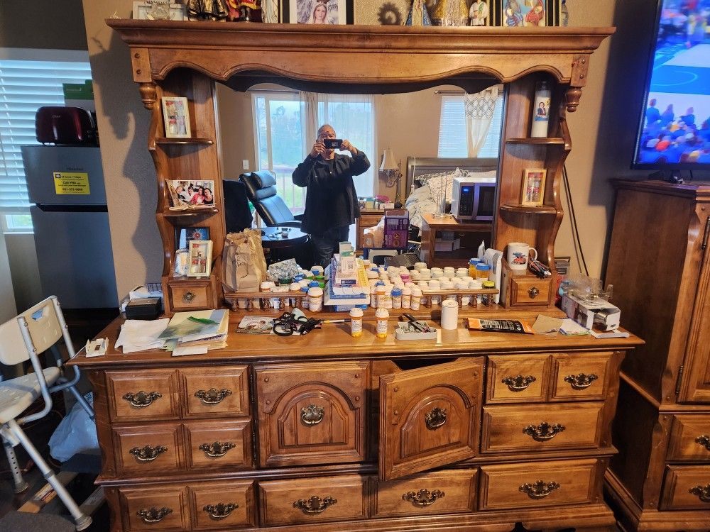 Dresser With Mirror