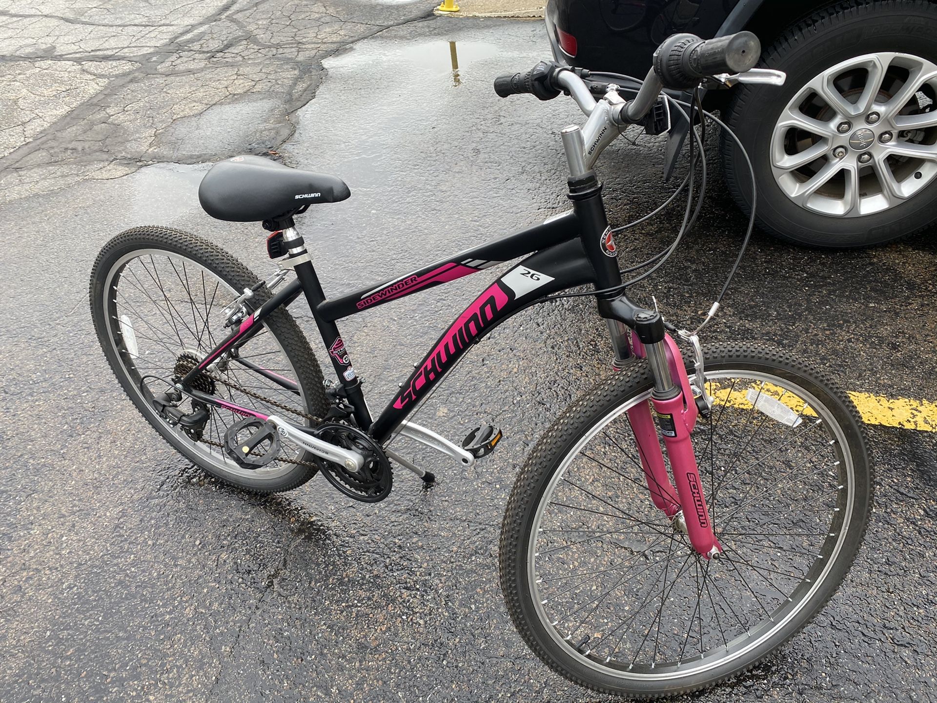 26 inch Schwinn Sidewinder Women's Mountain Bike, Matte Black/Pink,
