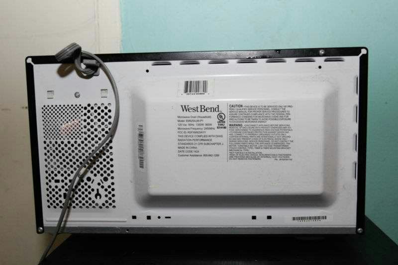 up for sale West Bend microwave em925ajwp1 for Sale in Fort Lauderdale