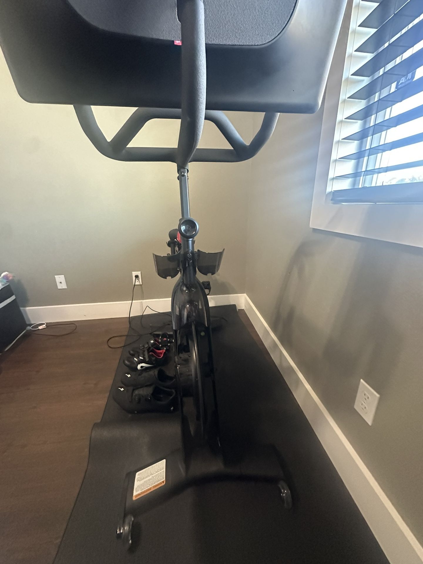 Almost Brand New peloton model fsp065-apdc8r01