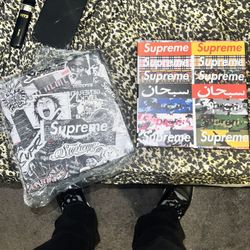 SUPREME STICKER CANVAS 