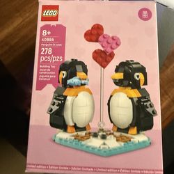 Lego penguins in love