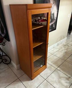 Cabinet With Glass Door & 3 Shelves 21”Lx19Wx59”H