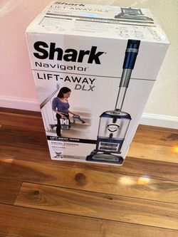 Shark Navigator Lift-Away DLX Vacuum