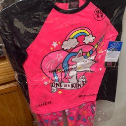 $8 Cada Piesa  Unas Traen 3  Tengo Mas De 45 Piesas De Diferente Tamaño Todas Son De Niña