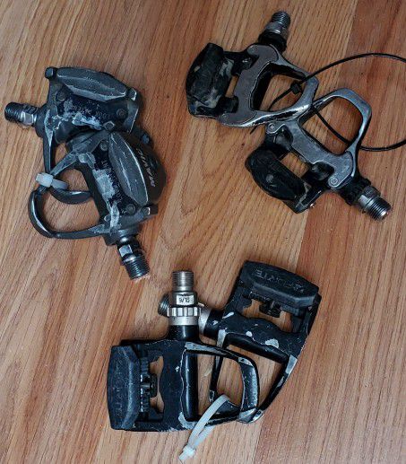 Road Bike Clipless Pedals - Shimano 105
 