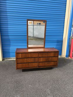 Mid Century Modern Lane Walnut 6 Drawer Dresser With Mirror