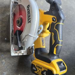 DEWALT 20V MAX BRUSHLESS 6-1/2" CIRCULAR SAW WITH BATTERY 