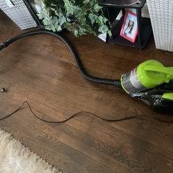 Bissell Zing Has A Powerful Suction, Light Weight Design , Great For Stairs, Cars, Pet Hair And More (NO SHIPPING)