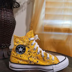 Converse Chuck
Taylor All-Star
High Amarillo
Paint Splatter
Shoes Size 6
Wom
$45