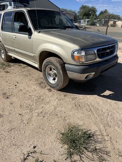 2000 Ford Explorer